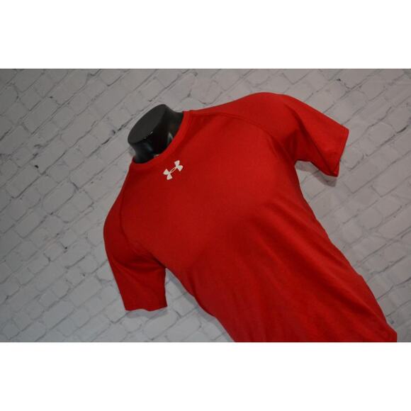 46535-a Under Armour Gym Shirt Performance Loose Red Polyester Size Medium Mens - Picture 1 of 7